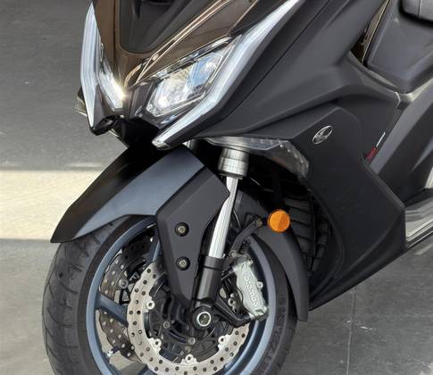 KYMCO AK 550i KYMCO AK 550i